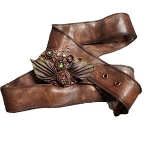 SARAH CAVENDER METALWORKS | Women's 1-1/4" mesh metal belt with ornate buckle.